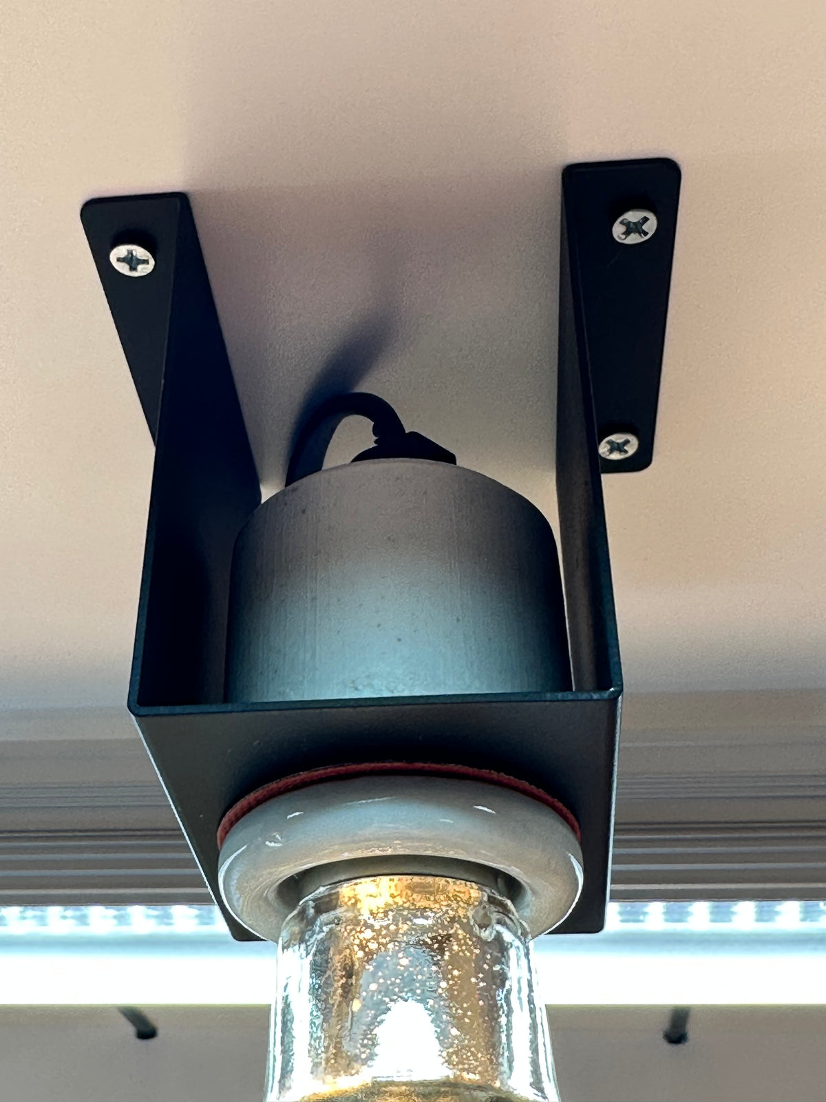Arcadia Pro Ceramic Lamp Holder and Bracket