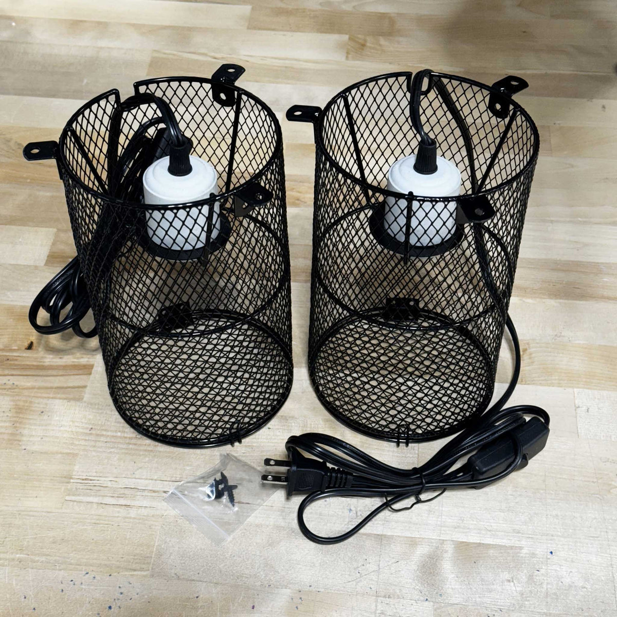 2-Pack Heat Lamp Fixtures with Integrated Safety Baskets | Medium